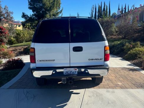 Used 2001 Chevrolet Suburban 2500 LS w/ LS Preferred Equipment Group image 4