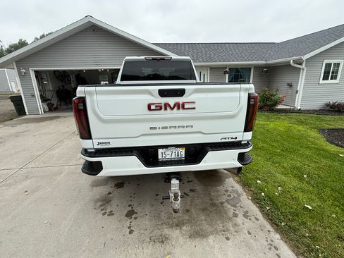 Used 2025 GMC Sierra 2500 AT4 AWD/4WD image 5