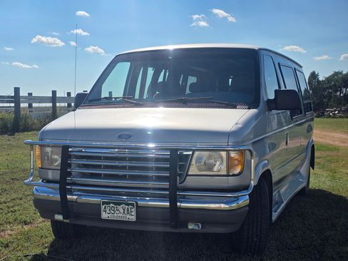 Used 1993 Ford E-150 and Econoline 150 image 2