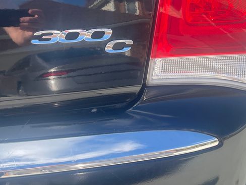 Used 2016 Chrysler 300 C image 4