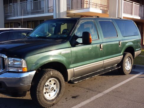 Used 2004 Ford Excursion XLT image 8