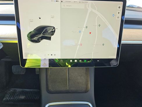 Used 2021 Tesla Model 3 Standard Range Plus image 10