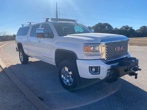 Used 2015 GMC Sierra 2500 Denali w/ Suspension Package, Off-Road image 4