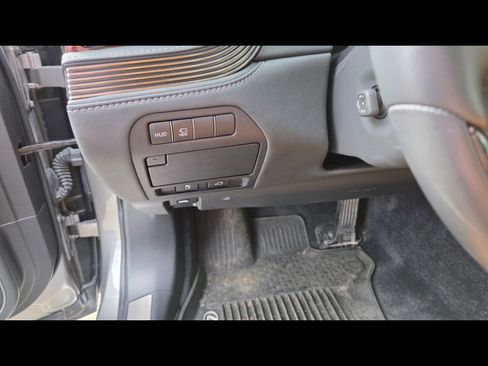 Used 2022 Lexus LS 500 AWD w/ Luxury Package image 10