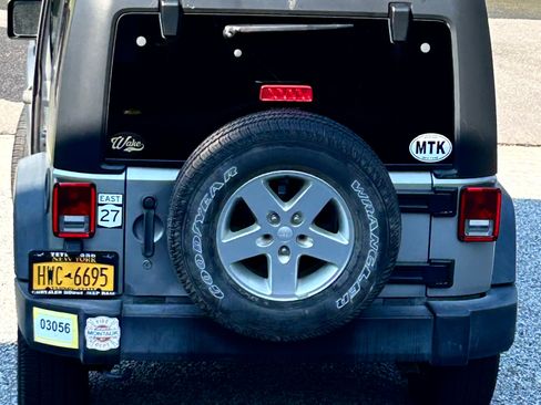 Used 2015 Jeep Wrangler Sport w/ Quick Order Package 24S AWD/4WD image 13