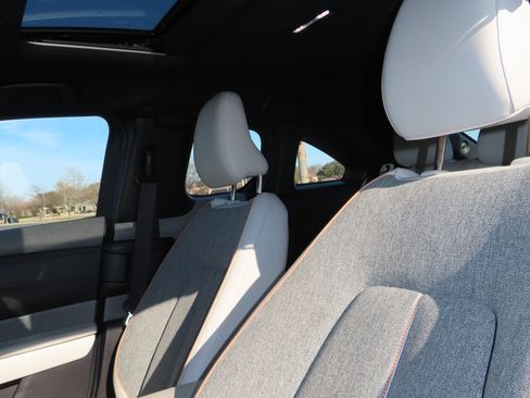 Used 2022 MAZDA MX-30 Electric w/ Premium Plus Pkg image 17