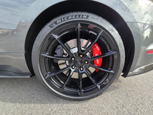 Used 2021 Ford Mustang Shelby GT500 w/ Carbon Fiber Track Pack image 24