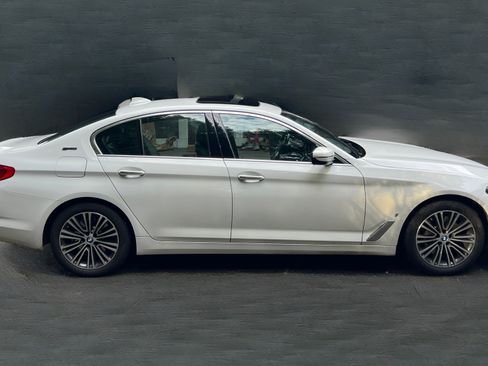 Used 2018 BMW 530e image 9