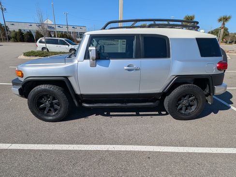 Used 2007 Toyota FJ Cruiser 4WD image 1