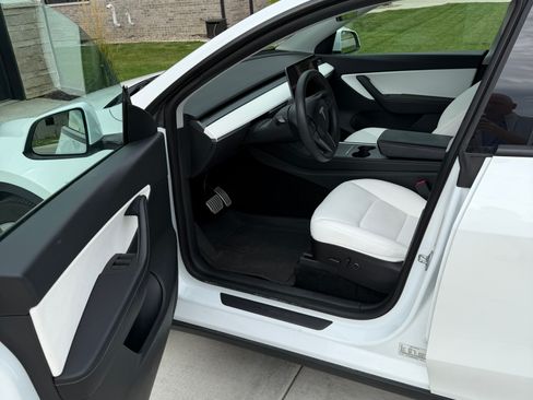 Used 2022 Tesla Model Y Performance AWD/4WD image 13