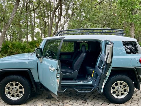 Used 2013 Toyota FJ Cruiser 4WD image 8