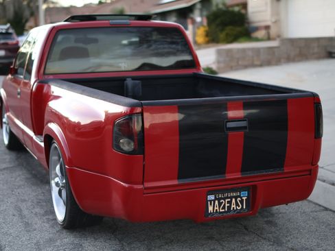 Used 2001 Chevrolet S10 Pickup LS w/ Preferred Equipment Group image 13