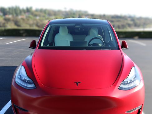 Used 2020 Tesla Model Y Performance image 4