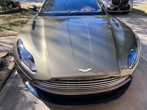 Used 2018 Aston Martin DB11 V8 Coupe 2D image 10