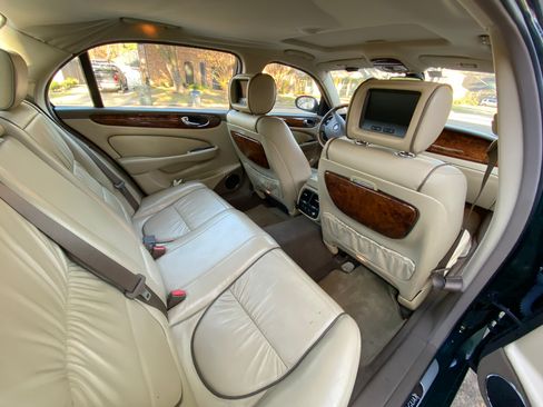 Used 2007 Jaguar XJ8 L Vanden Plas Sedan 4D image 10