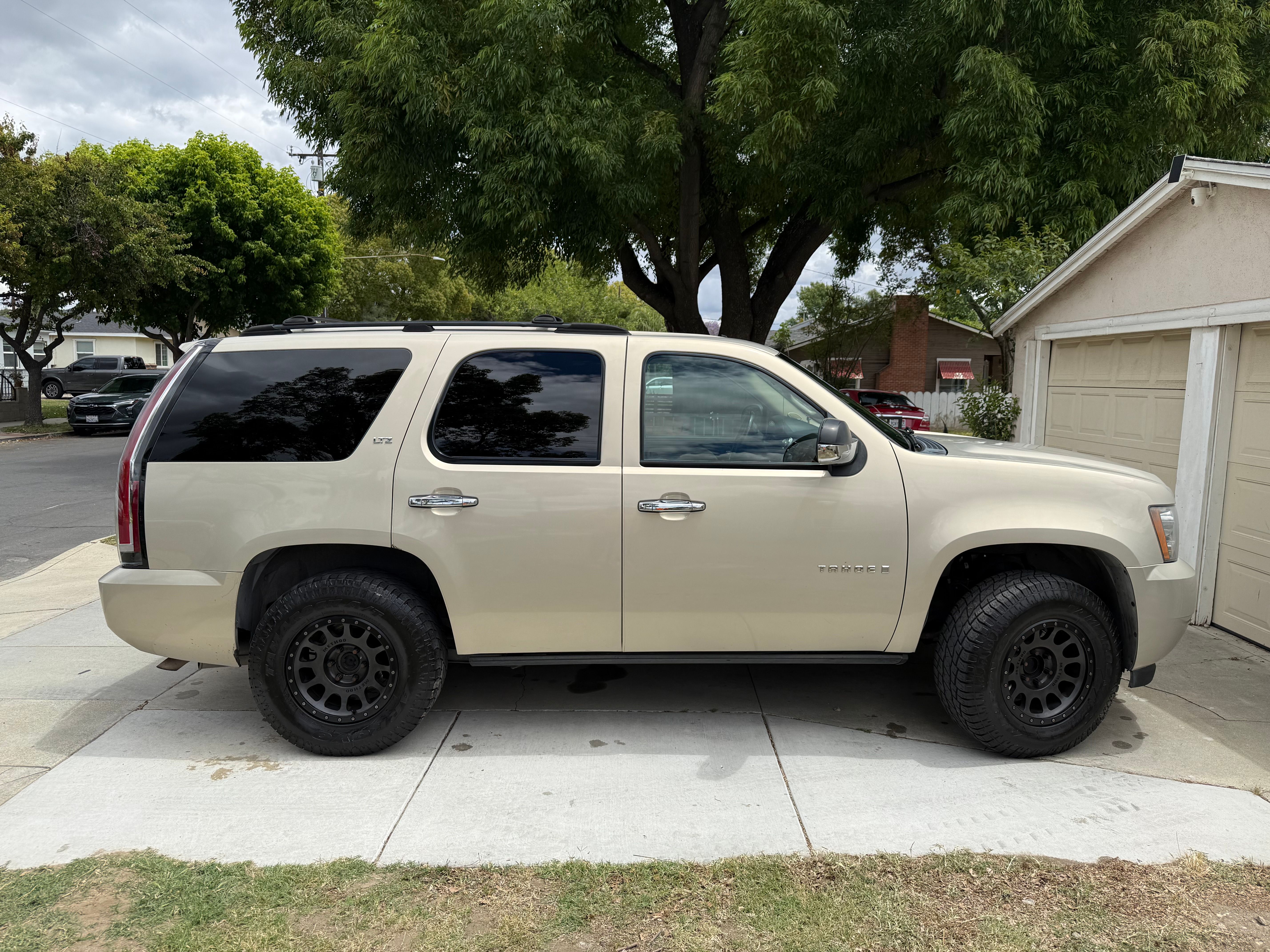 Used 2007 Chevrolet Tahoe LTZ w/ LTZ Preferred Equipment Group RWD image 4