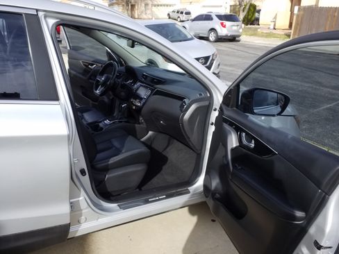 Used 2017 Nissan Rogue Sport SL w/ SL Premium Package image 12