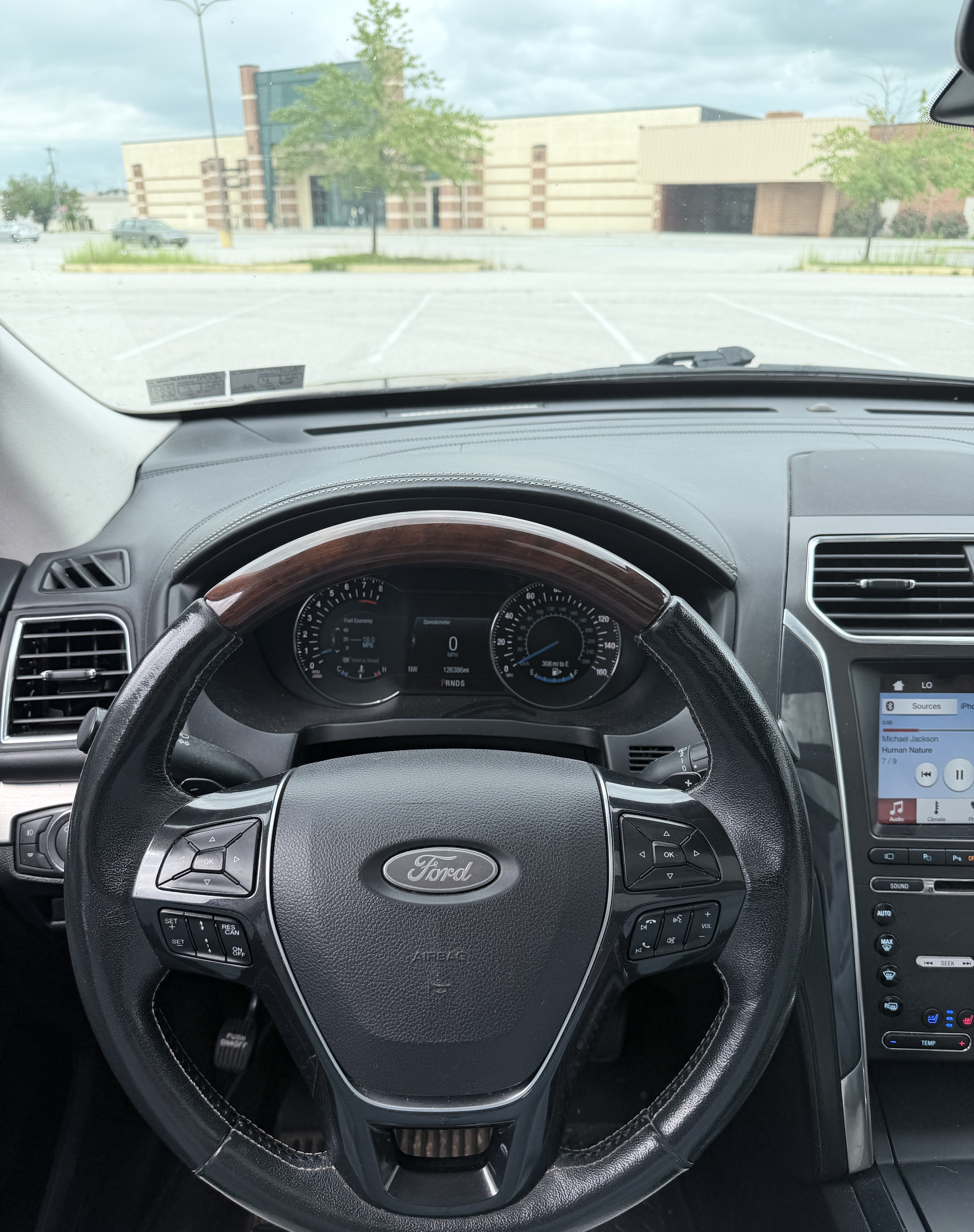 Used 2018 Ford Explorer Platinum AWD/4WD image 16