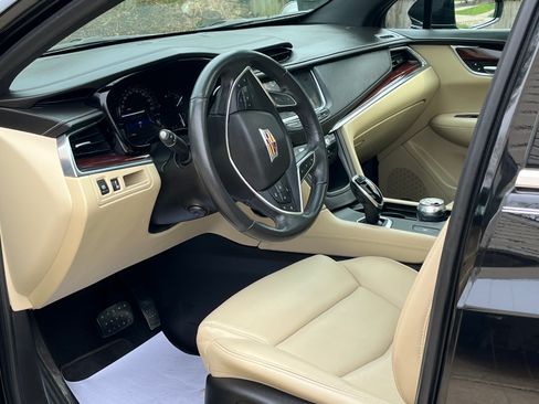 Used 2018 Cadillac XT5 Luxury w/ Driver Awareness Package image 13