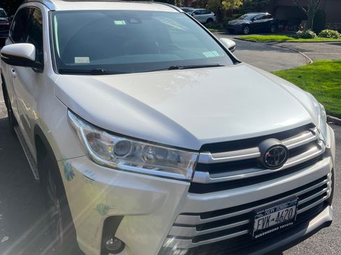 Used 2017 Toyota Highlander XLE image 5