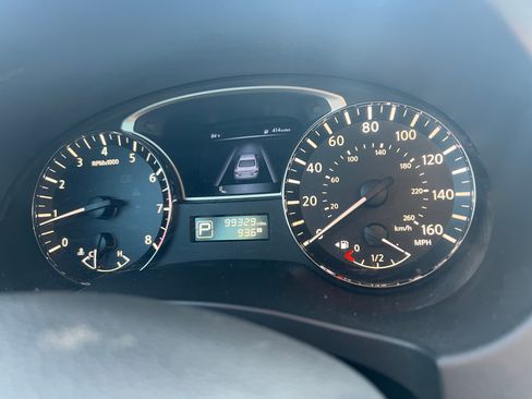 Used 2015 Nissan Altima 2.5 SV w/ Convenience Package FWD image 2