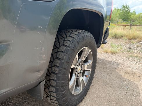 Used 2015 Chevrolet Colorado Z71 w/ LPO, Gearon Divider Package AWD/4WD image 28