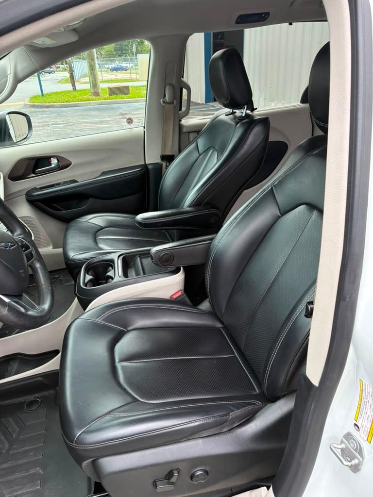 Used 2021 Chrysler Voyager Lxi FWD image 10