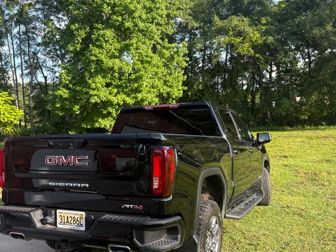 Used 2024 GMC Sierra 1500 AT4 AWD/4WD image 2