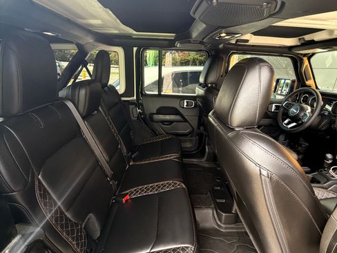 Used 2023 Jeep Wrangler Unlimited Sahara image 6