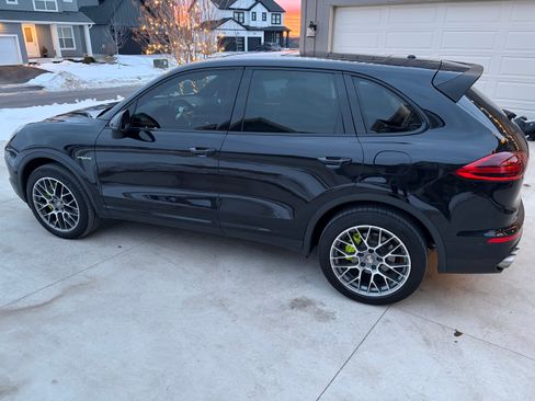 Used 2016 Porsche Cayenne S image 9