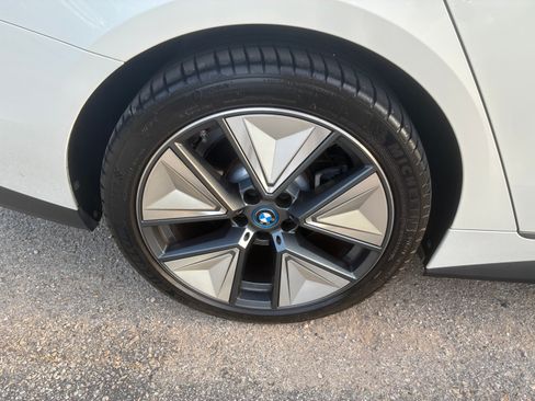 Used 2023 BMW i4 eDrive35 image 16