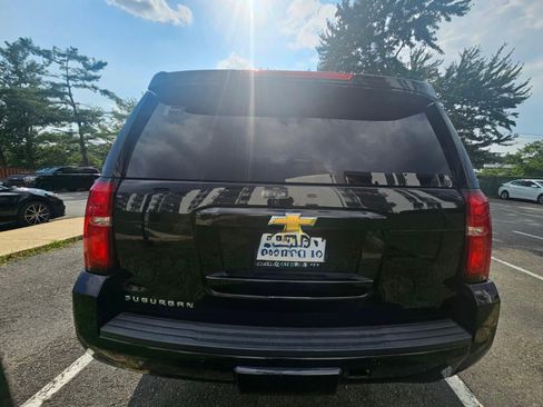 Used 2017 Chevrolet Suburban LT w/ Luxury Package image 5