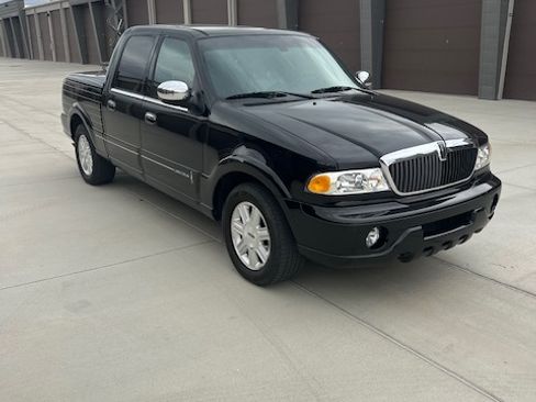 Used 2002 Lincoln Blackwood image 2