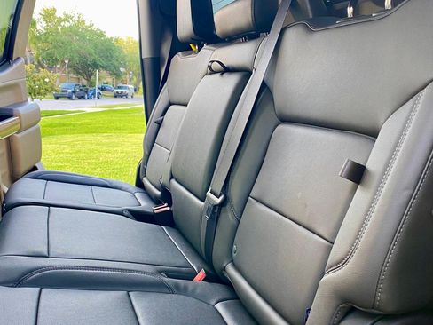 Used 2022 Chevrolet Silverado 1500 LT Trail Boss w/ LT Trail Boss Premium Package AWD/4WD image 13