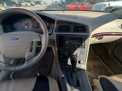 Used 2004 Volvo V70 2.4 image 9