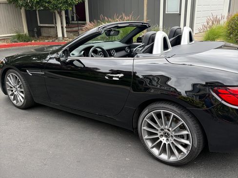 Used 2018 Mercedes-Benz SLC 300 image 8