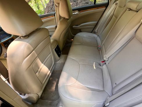 Used 2014 Chrysler 300 C image 12