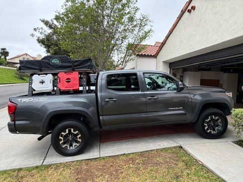 Used 2019 Toyota Tacoma TRD Off-Road w/ Technology Package image 11