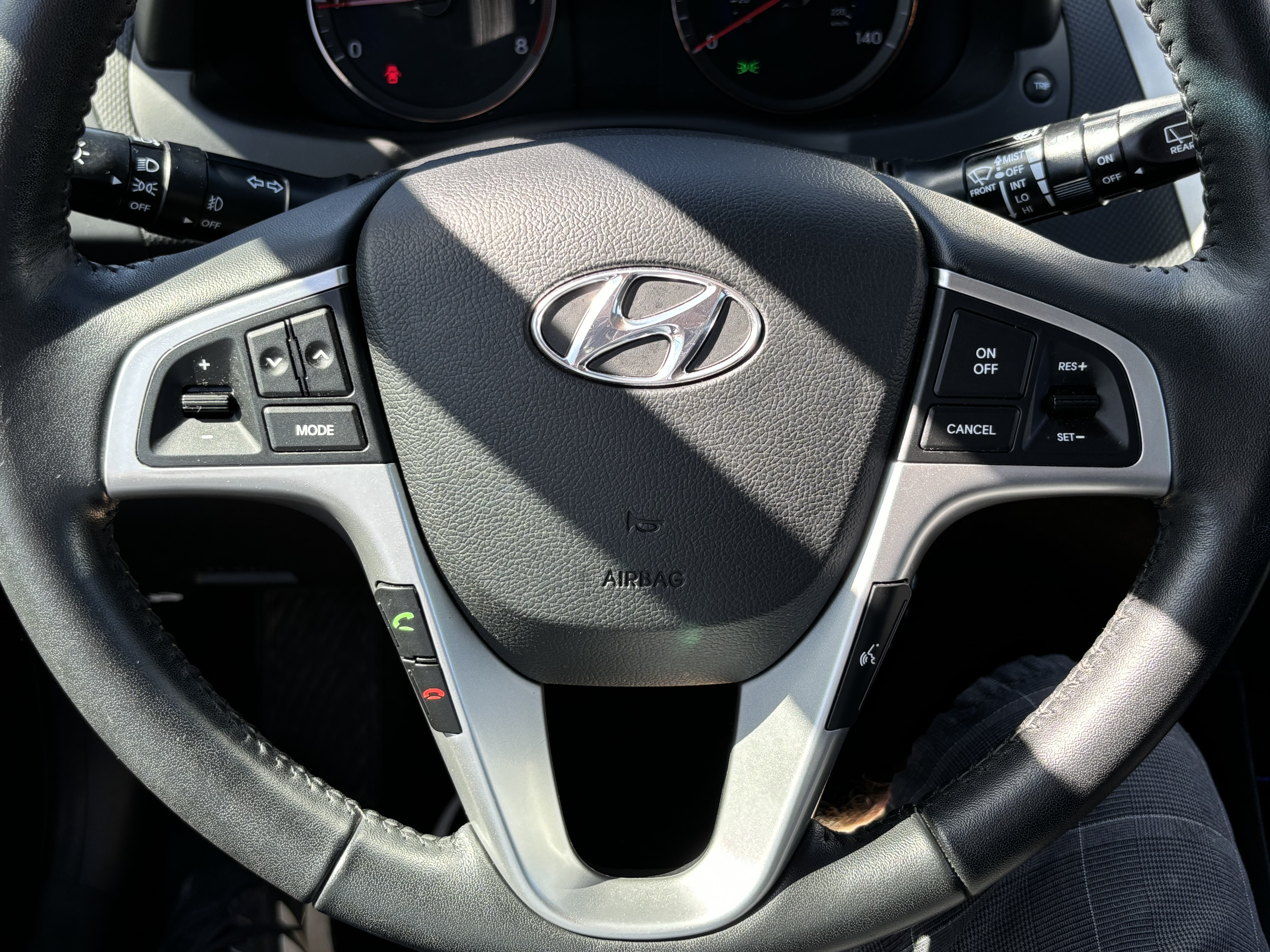 Used 2012 Hyundai Accent SE FWD image 23