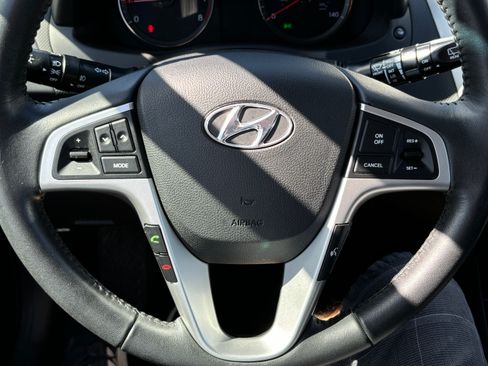 Used 2012 Hyundai Accent SE image 23