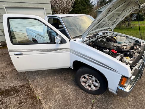 Used 1997 Nissan Pickup XE image 30