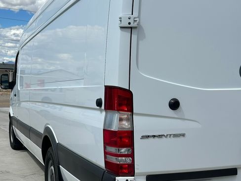 Used 2015 Mercedes-Benz Sprinter 2500 image 8