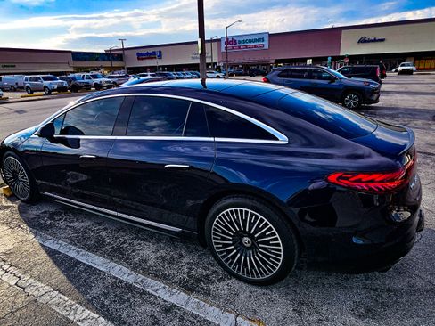 Used 2022 Mercedes-Benz EQS 580 4MATIC Sedan image 6