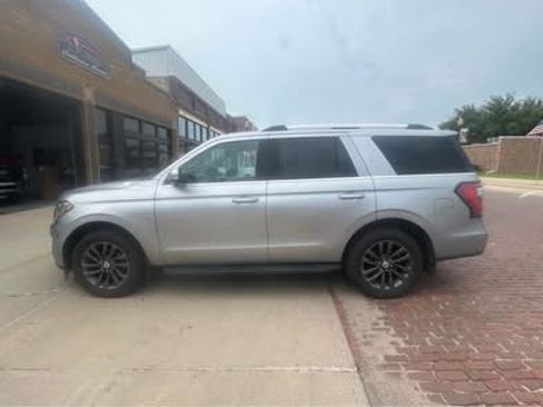 Used 2020 Ford Expedition Limited image 2