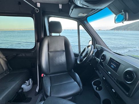 Used 2020 Mercedes-Benz Sprinter 2500 image 2