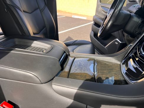 Used 2019 Cadillac Escalade ESV Platinum image 12