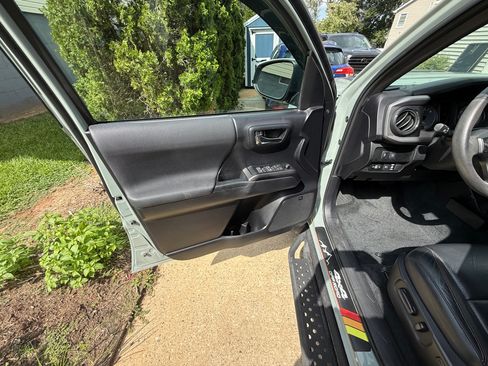 Used 2021 Toyota Tacoma TRD Pro AWD/4WD image 15