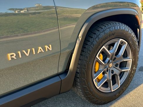 Used 2023 Rivian R1T Launch Edition image 6