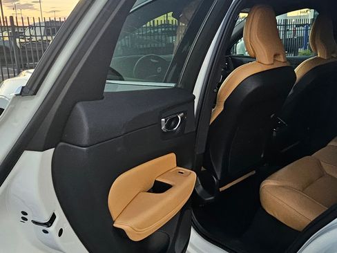 Used 2021 Volvo XC60 T5 Inscription w/ Advanced Package image 9