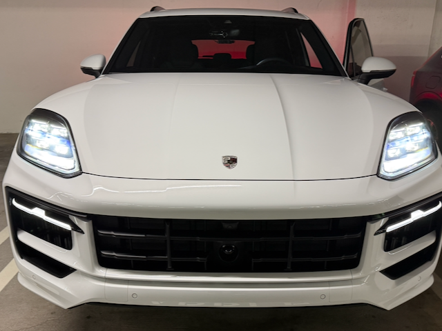 Used 2025 Porsche Cayenne S AWD/4WD image 1